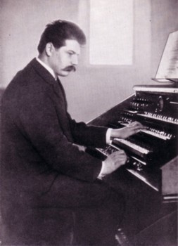 Der junge Albert Schweitzer an der Orgel